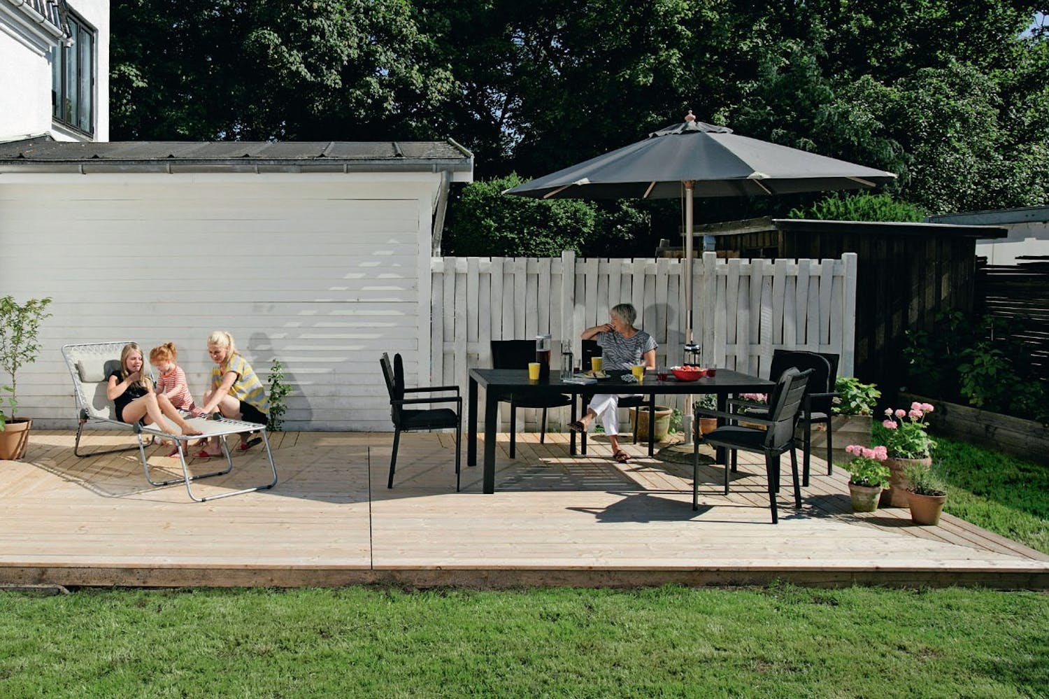 Vinolaudoitettu terassi kestää